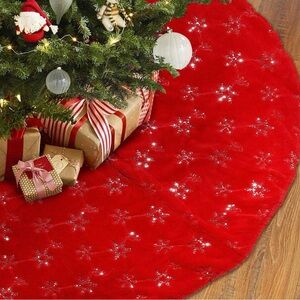 Red Christmas Tree Skirt with Silver Snowflakes